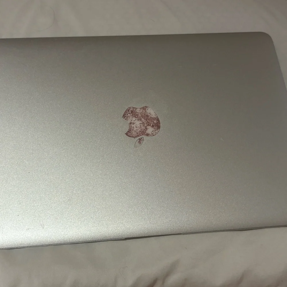 Apple MacBook Air - Sleek Silver Design